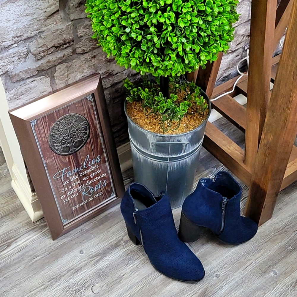 Like new Women Navy leather suede like ankle boots by Carlos Santana...